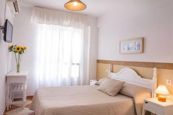 Hostal Jomarijo Fuengirola Bagian luar foto